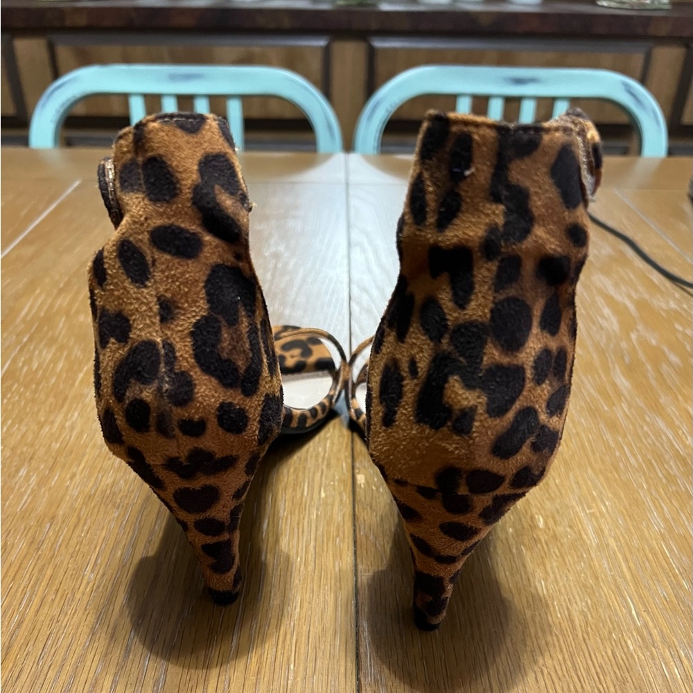Bella Marie Leopard Print Women's Sandals - Picture 4 of 5